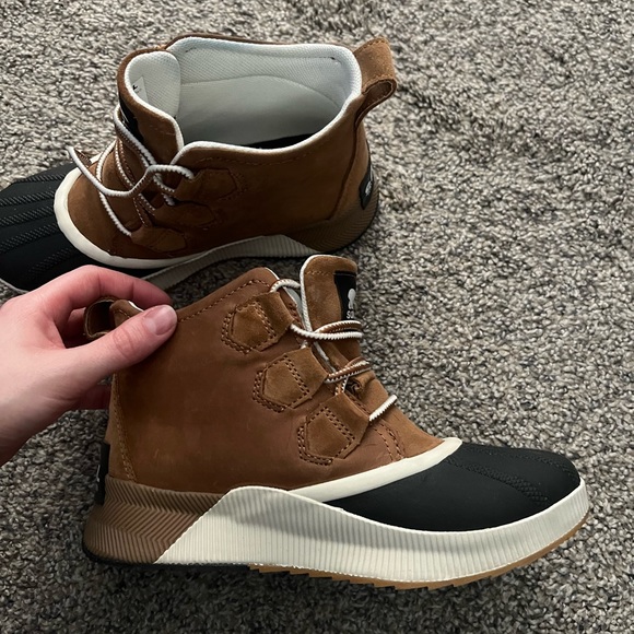 Sorel boots - Picture 2 of 7